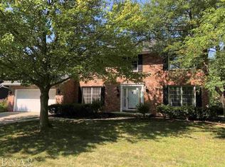 2104 Berrywood Ln, Bloomington, IL 61704