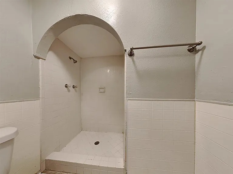 1504 Carnation Dr — Photo 11