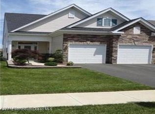 9 Constitution Dr, Monroe Township, NJ 08831