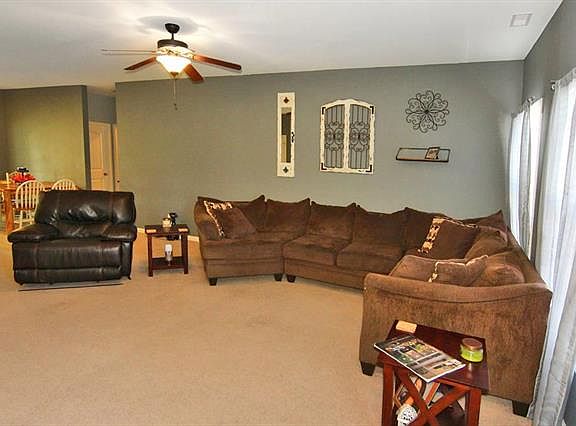 3rd image of 236 Greenbrier Dr