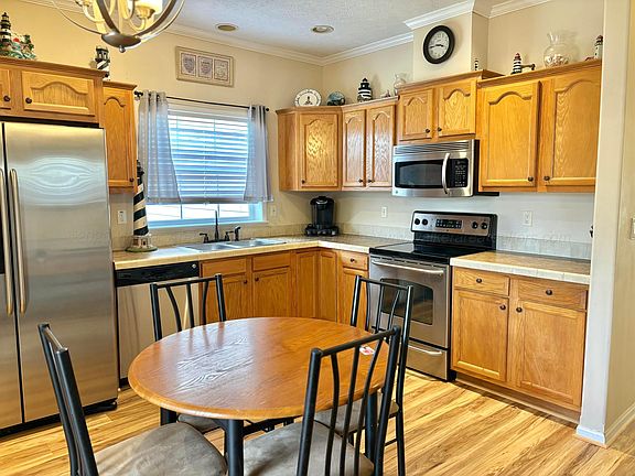 5th image of 100 Bay Hills Dr