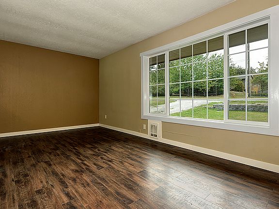 4th image of 23212 32nd Ave W