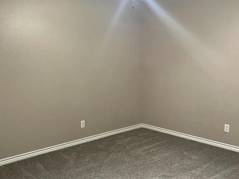 4004 Livingston St — Photo 12