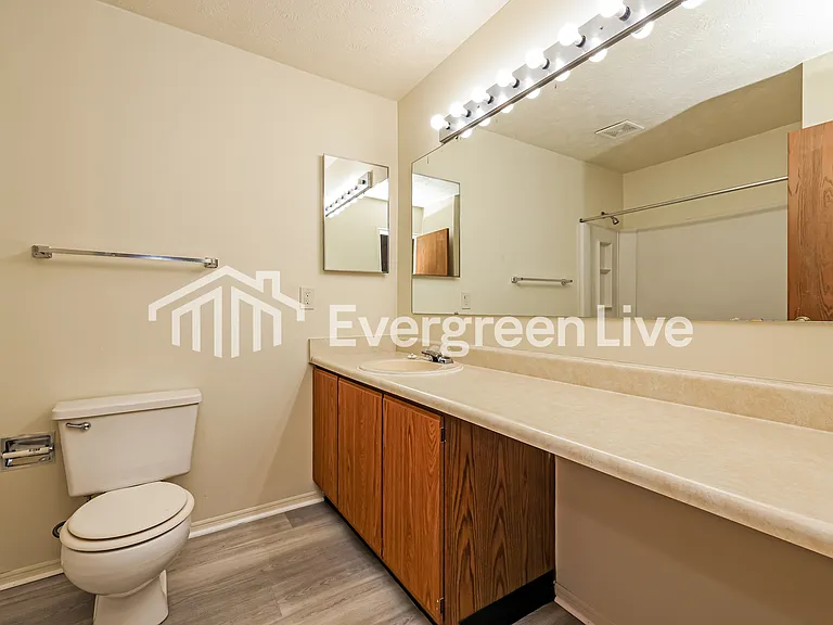 2476 Spring Valley Rd — Photo 14