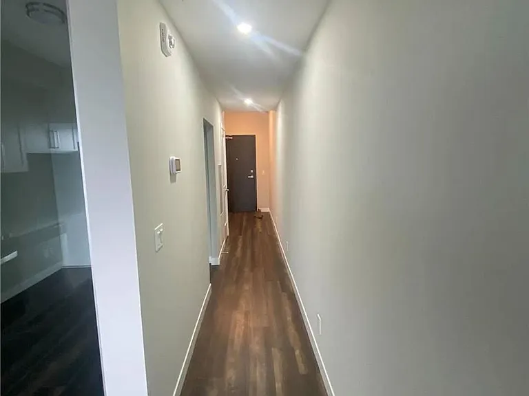 15 Queen St S #1706 — Photo 4