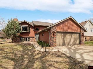 2508 Marwood Dr, Mankato, MN 56001