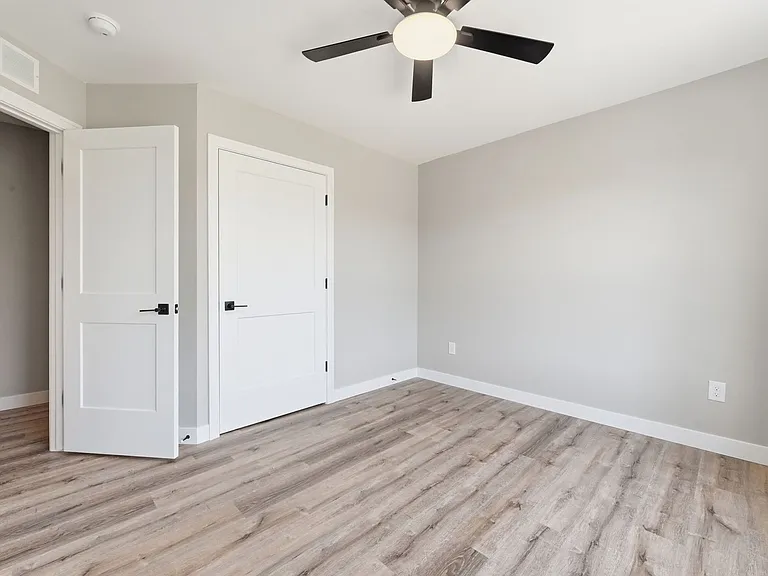 4728 Walworth Ave — Photo 28