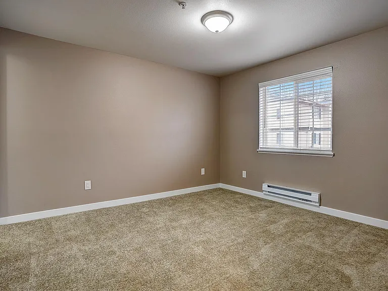 Sunset Highlands Apartments — Photo 17
