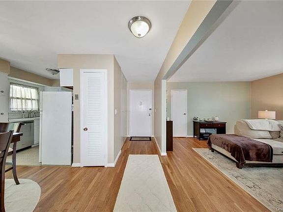 4th image of 37 Bon Aire Cir APT 8111