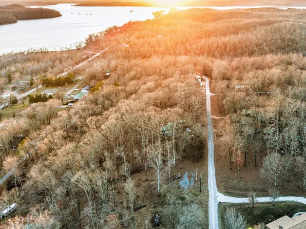 372 Cheree Loop, Stewart, TN 37175