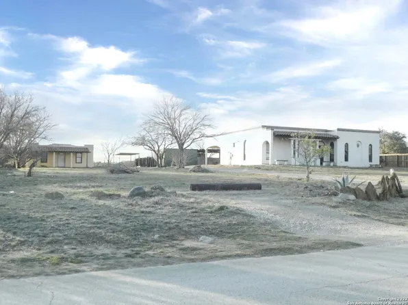 19785 FRANK HOFFMAN RD, Somerset, TX 78069