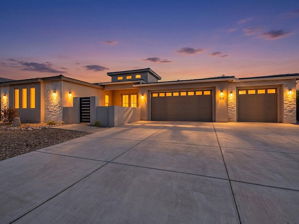 1st image of 212 Lavender Pl NE