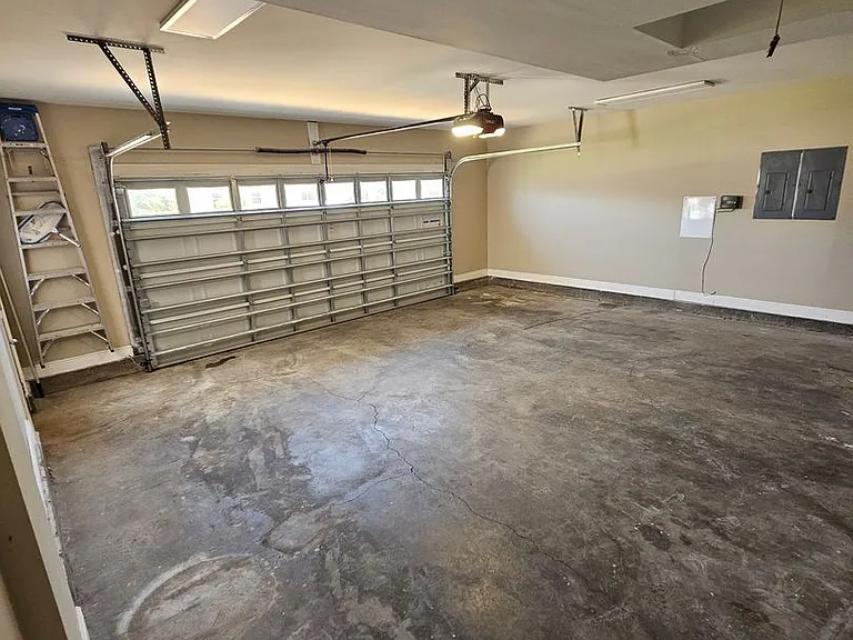 2103 Coral Dr — Photo 36