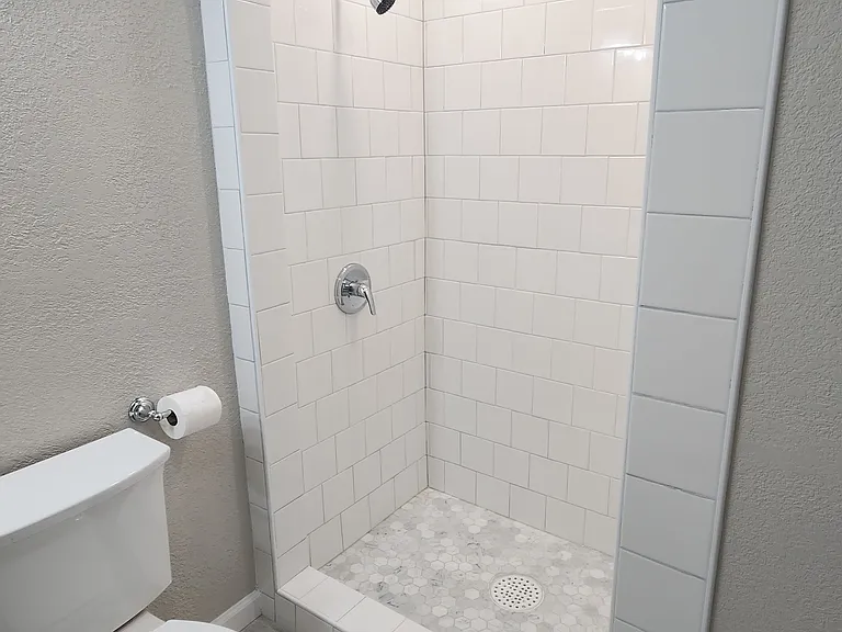 Lakefront Apartments — Photo 44