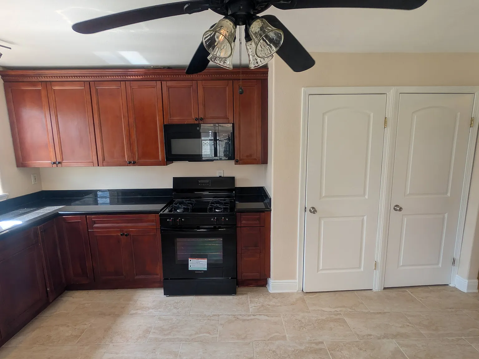 3 bed, 1630 sqft, $1,950 — Photo 3