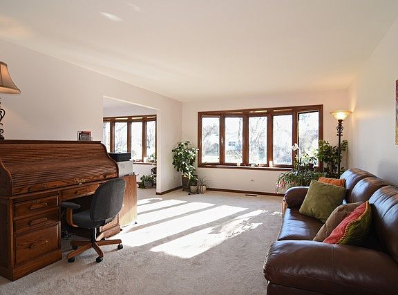3rd image of 8 Yorkshire Dr