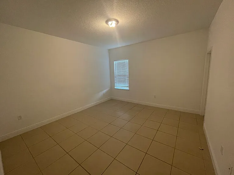 414 Columbia Ct — Photo 10
