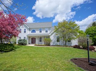 1200 Kestrel Ct, Waukesha, WI 53189