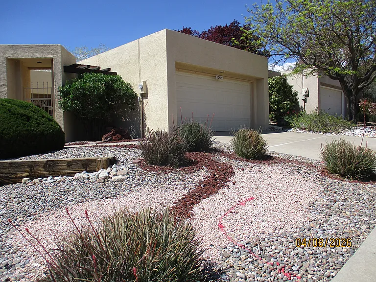 10409 Camino Del Oso NE — Photo 35