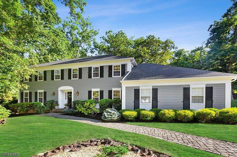 1st image of 10 Andover Dr