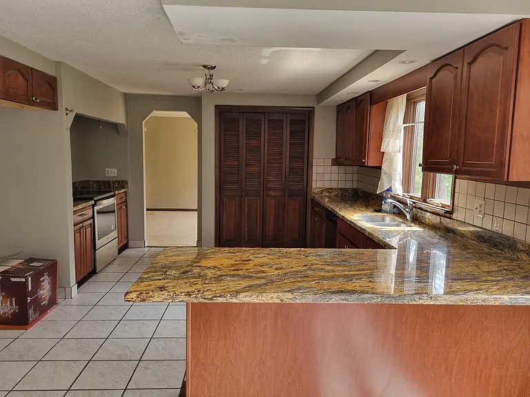Shadow Wood Dr — Photo 5