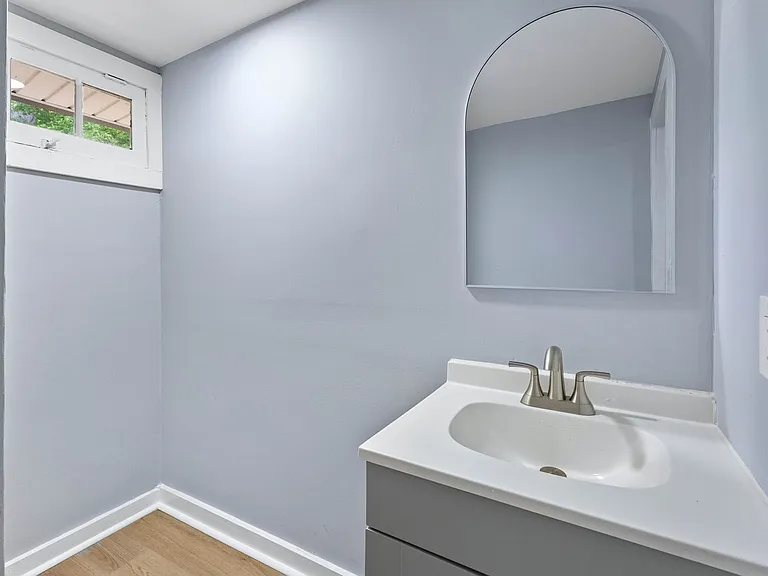 24 Begonia St — Photo 3