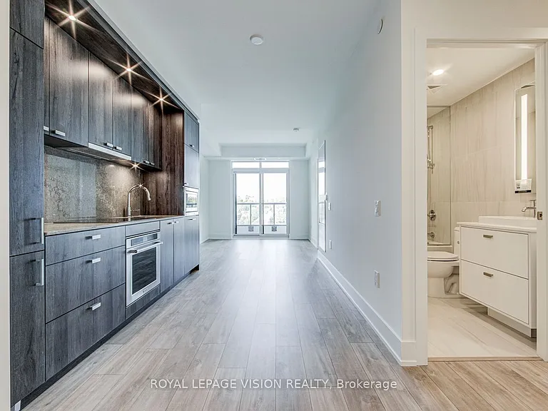858 Dupont St #716 — Photo 3