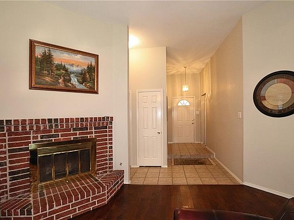 4th image of 736 Teakwood Dr