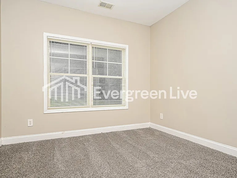 780 Freeman Dr — Photo 10