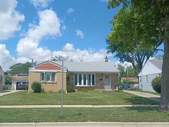 2nd image of 1360 Dennis Pl