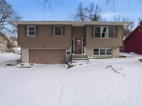 1022 Wylde Green Rd, Iowa City, IA 52246