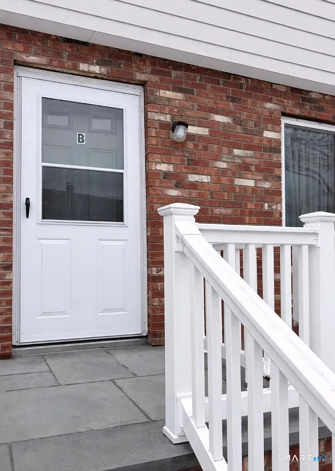 3 bed, 3.0 bath, 1500 sqft, $4,200 — Photo 2