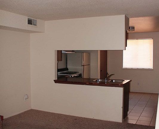 2nd image of 2511 N Lee Ave APT 4
