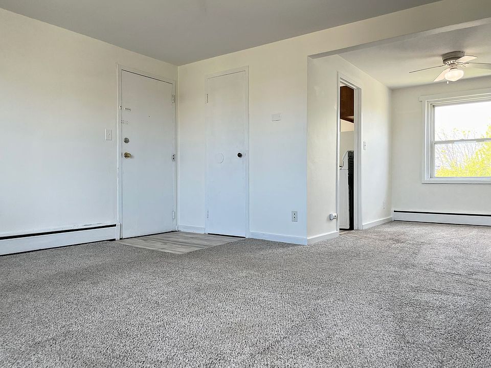 1st image of 7 Linda Dr APT 6
