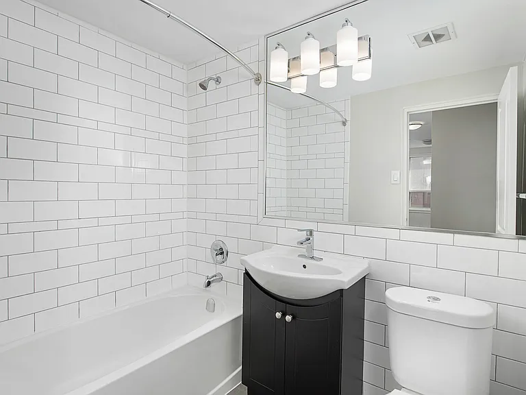 66 Spadina Rd — Photo 7