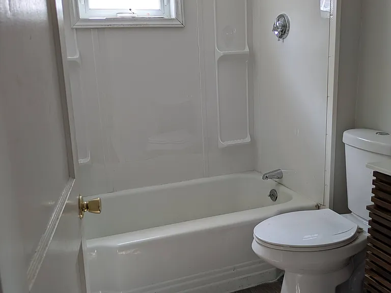 522 Lowell St — Photo 3