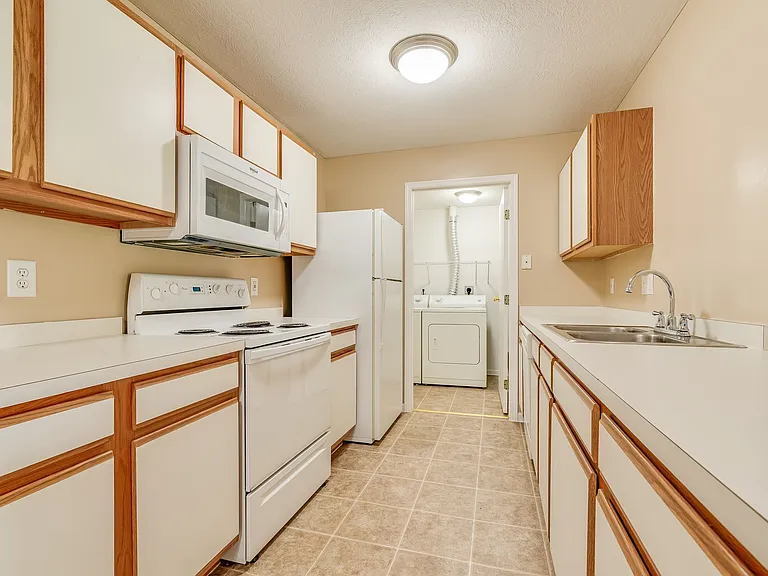 Watkins Glen Apartments — Photo 28