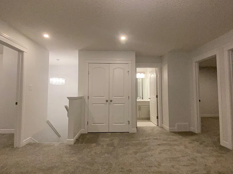 5712 Cautley Cres SW — Photo 7
