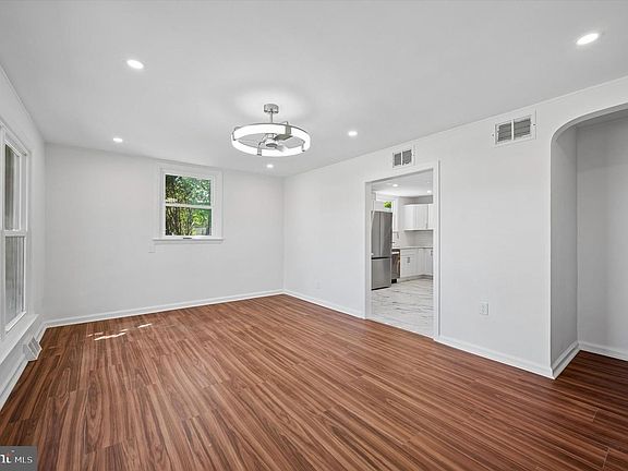 4th image of 1 Valleyview Cir