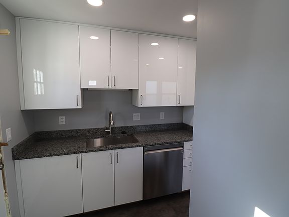 5th image of 2022 E Saratoga St