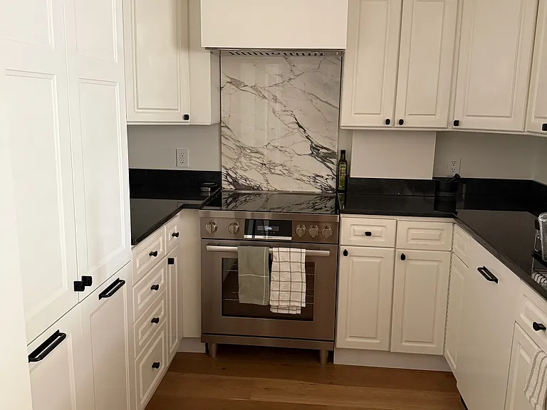 This is the new range. The other range photos were left in the listing to show the kitchen layout.