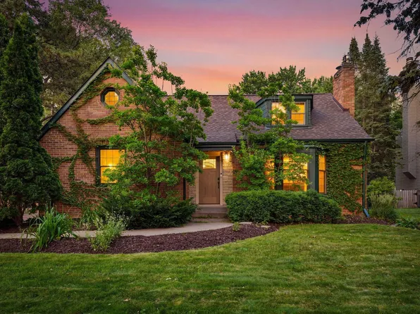 115 Blake Rd S, Hopkins, MN 55343