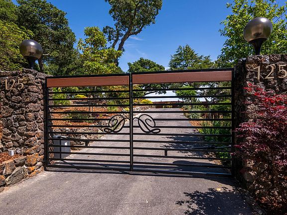 4th image of 125 Bayview Drive
