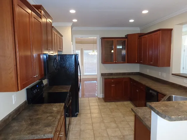 4 bed, 2.5 bath, 2763 sqft, $2,835 — Photo 3