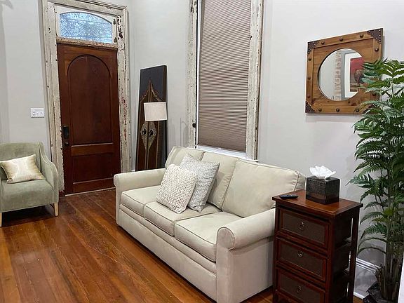 3rd image of 2123 Jackson Ave