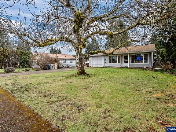 2nd image of 1562 SW Levens St