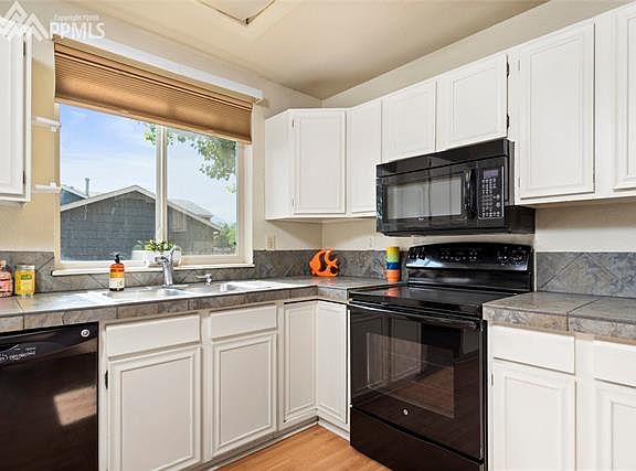 4th image of 835 Pulpit Rock Cir S