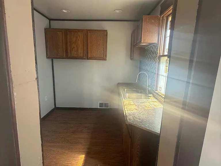 9800 Kennedy Ave — Photo 9