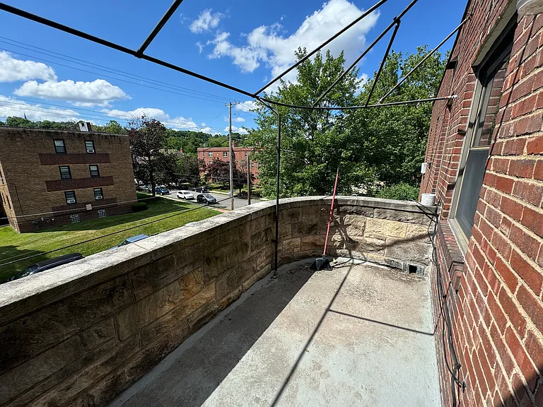 767 College St #303 — Photo 17