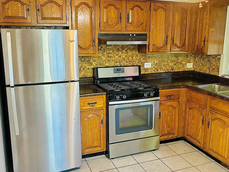 710 W Ridge Rd — Photo 4